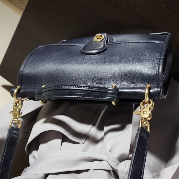 **SOLD**Vintage Coach Navy Willis #9927 - Picture 9 of 13